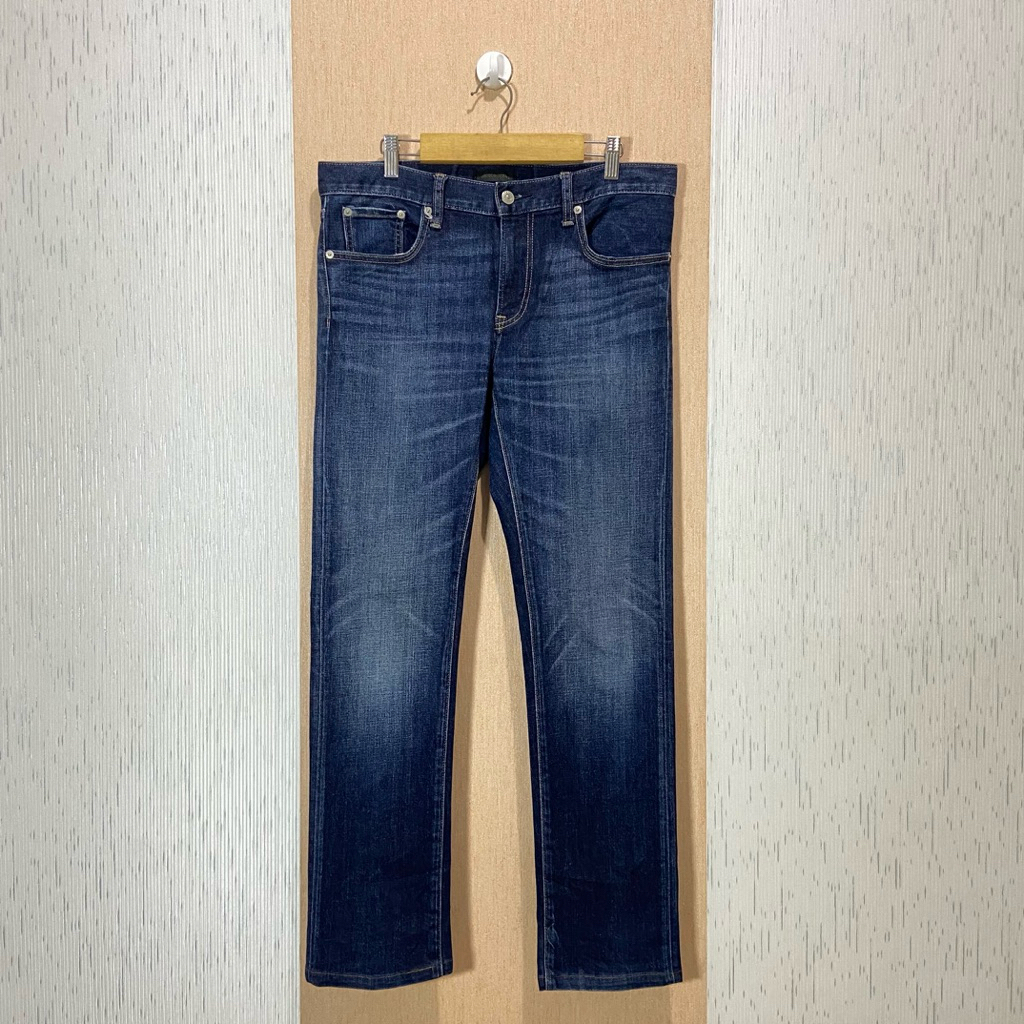 Celana Jeans UNIQLO Slim Straight / Celana Jeans Pria / Size 32