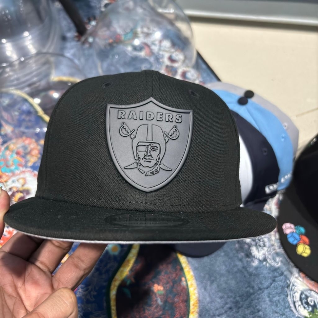 New era raiders metal logo big logo