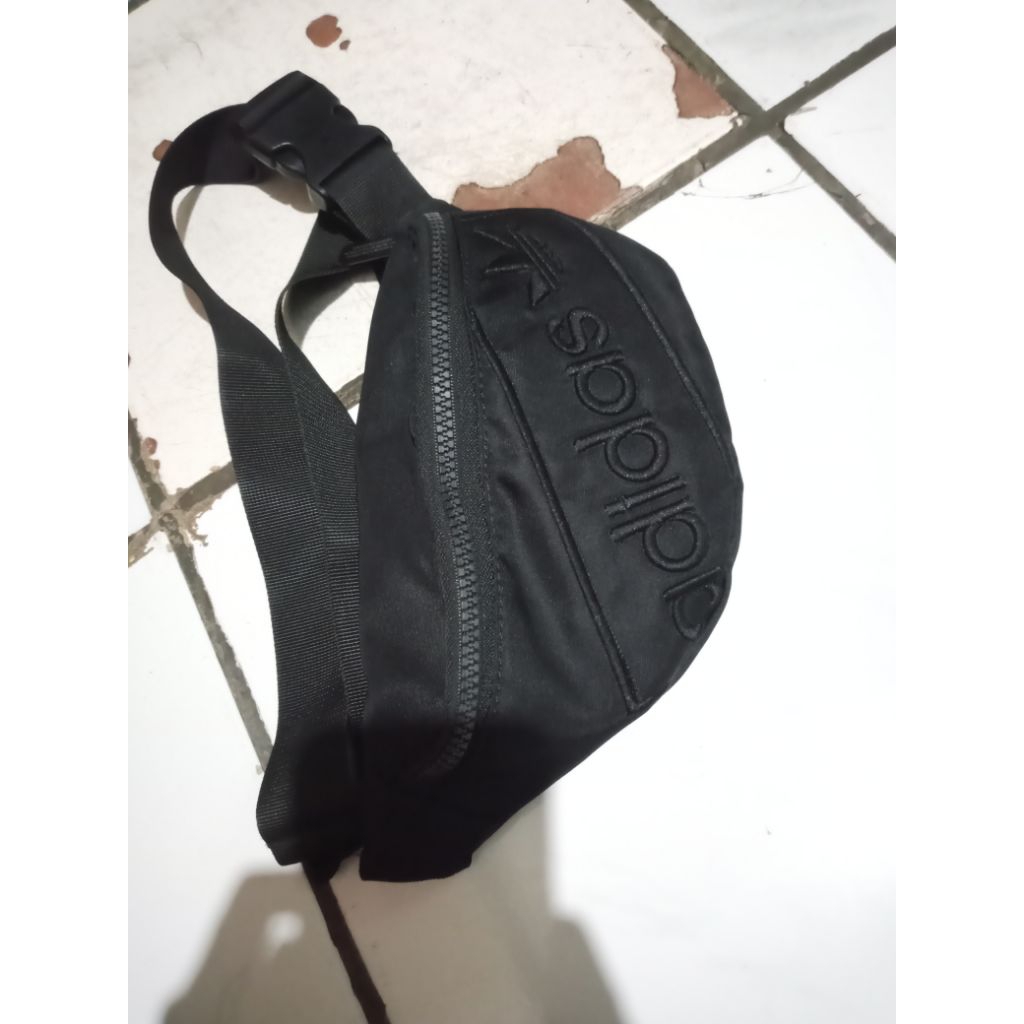 Tas selempang Adidas original preloved like new