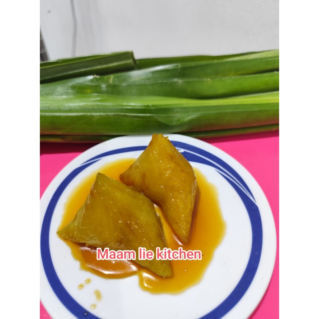 Kicung / kwecang / bacang manis pakai daun pandan/ kue khas, kalimantan