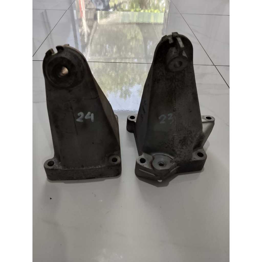 BRECKET ENGINE MOUNTING MERCY C180 W203