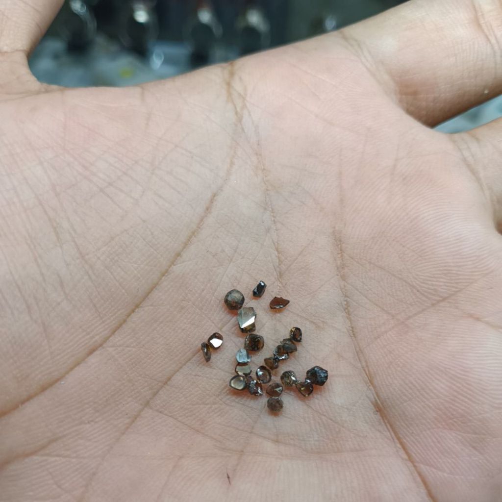 Natural berlian mentah hitam/intan lantakan hitam asli100%