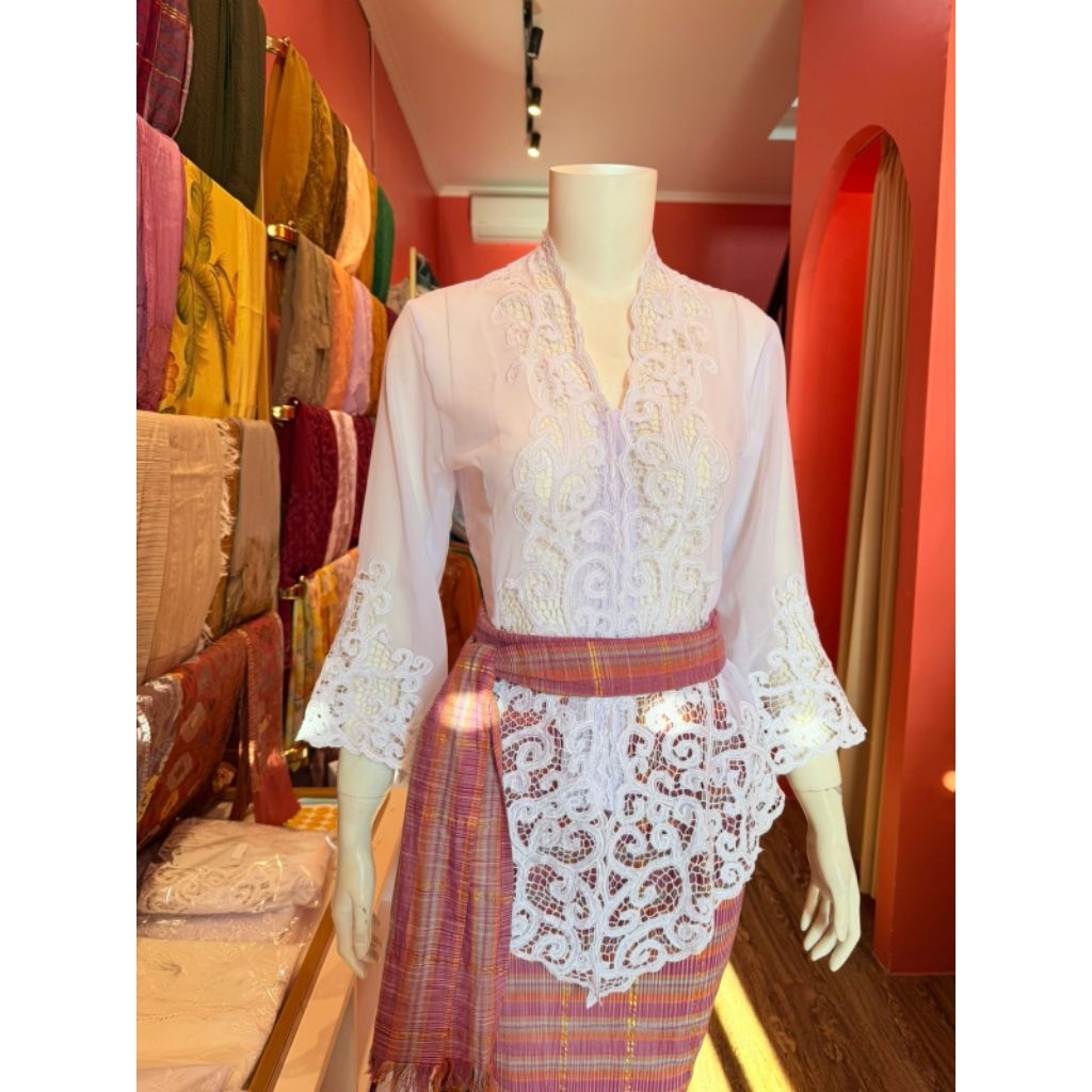 Kebaya kerawang sifon lengan lonceng