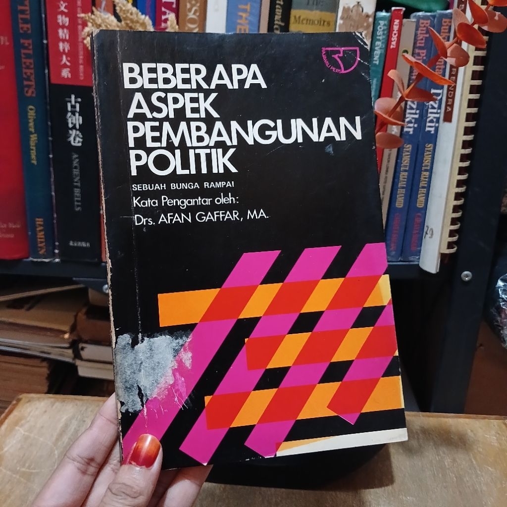 Beberapa aspek pembangunan Politik - Afan Gaffar