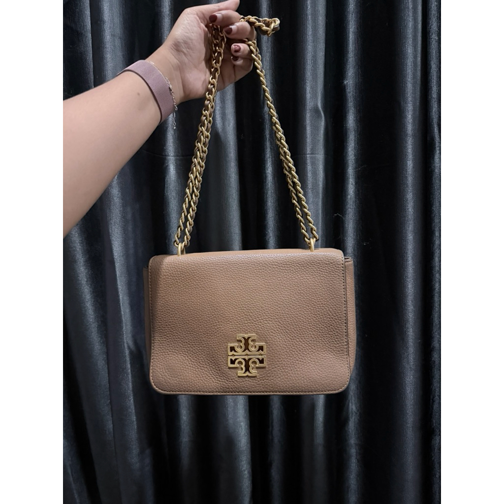 Tory burch britten medium adjustable shoulder / crossbody bag in bark / tan color - preloved