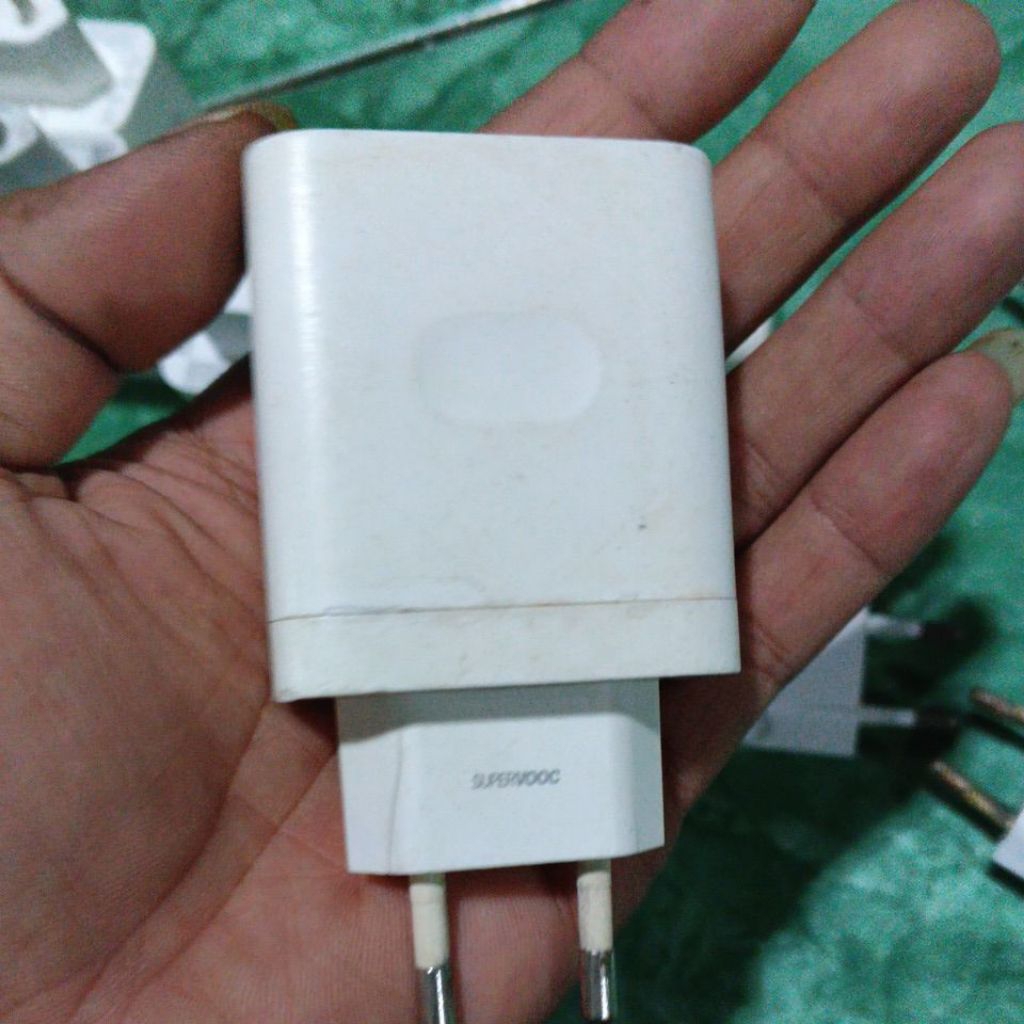 batok charger Oppo 33w original minus