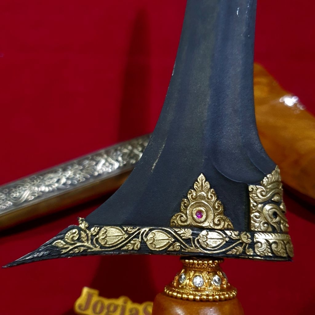 Keris Jalak Makoro Kinatah batu permata Keleng Mataram sepuh.