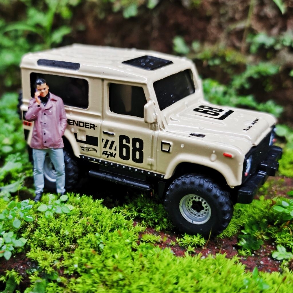 Hot Wheels Custom Land Rover Defender '90
