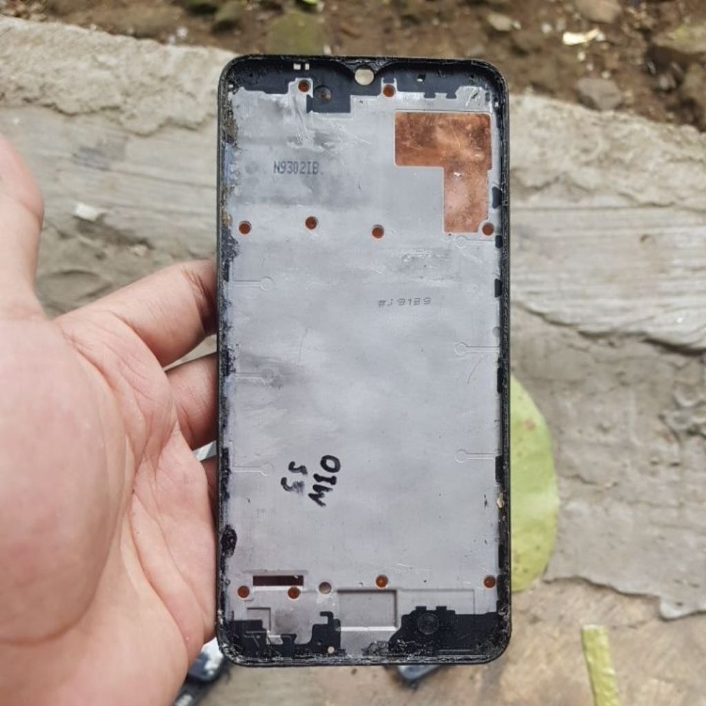 SAMSUNG M10 - Frem Tatakan Lcd Tulang Tengah Original Copotan