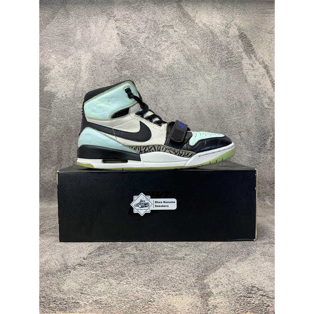 Sepatu Second  Air Jordan Legacy 312 Iglo  Size 44,5 Insole 28,5 cm Original Guarantee 100%