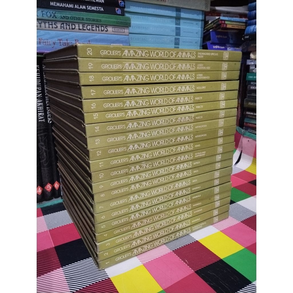 SATU SET ENSIKLOPEDIA GROLIER'S AMAZING WORLD OF ANIMALS ORIGINAL