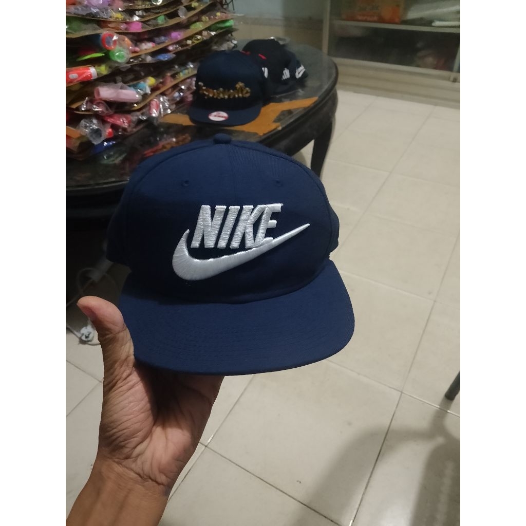 topi nike big logo