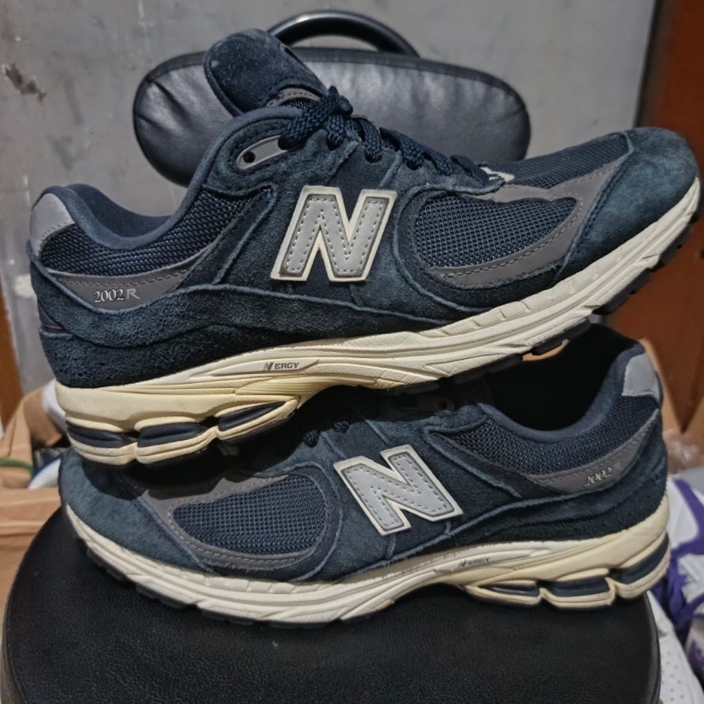 NEW BALANCE 2002R Sepatu Second 100% ORIGINAL