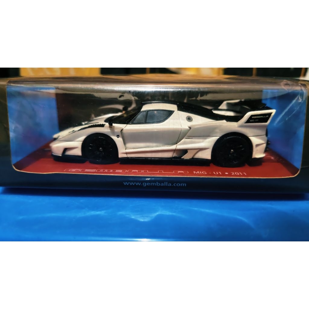 Gemballa Enzo Ferrari spesial anniversary 30th skala 1;43