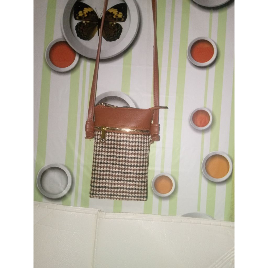 tas slempang wanita muat hp dan uang