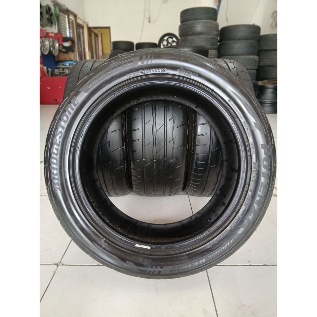 BAN BRIDGESTONE POTENZA ADRENALIN RE003 235/50R18