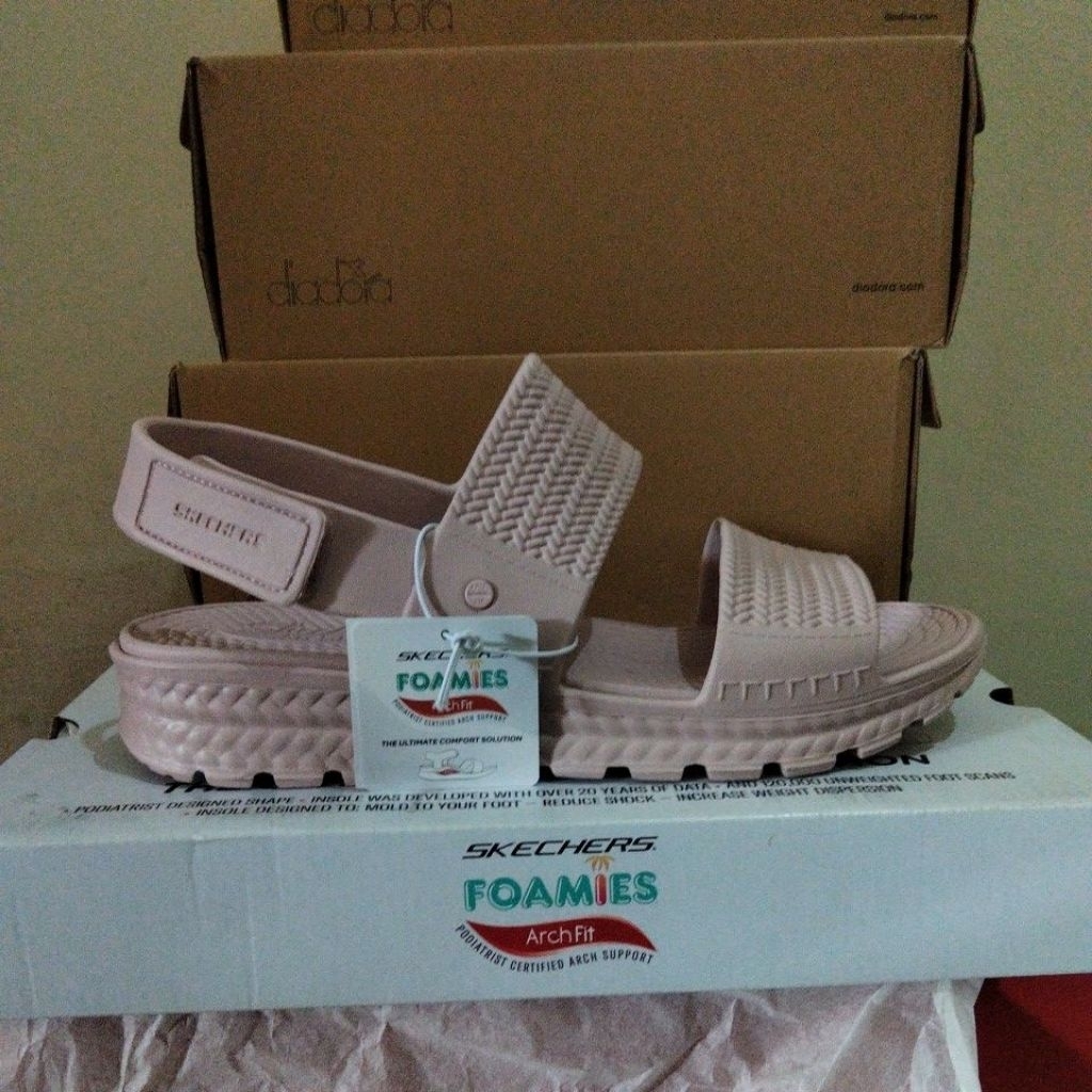 Sepatu Sandal wanita Skechers Arch fit Footstep size 40