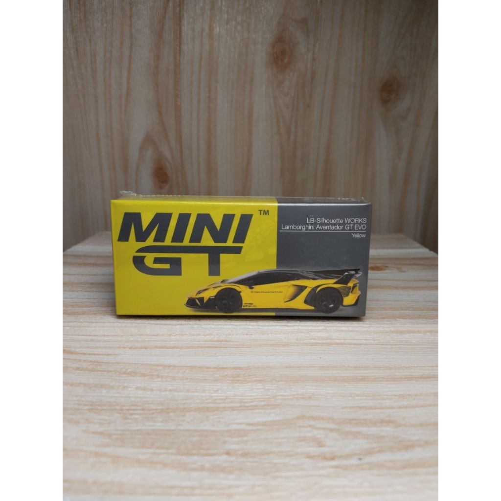 Mini GT Lamborghini Aventador Yellow 639