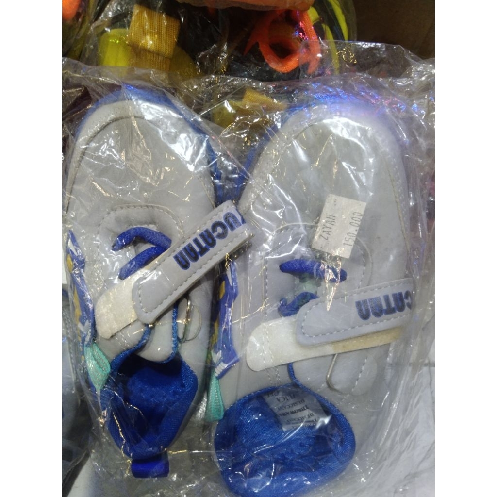 Sepatu import anak (promo cuci gudang)