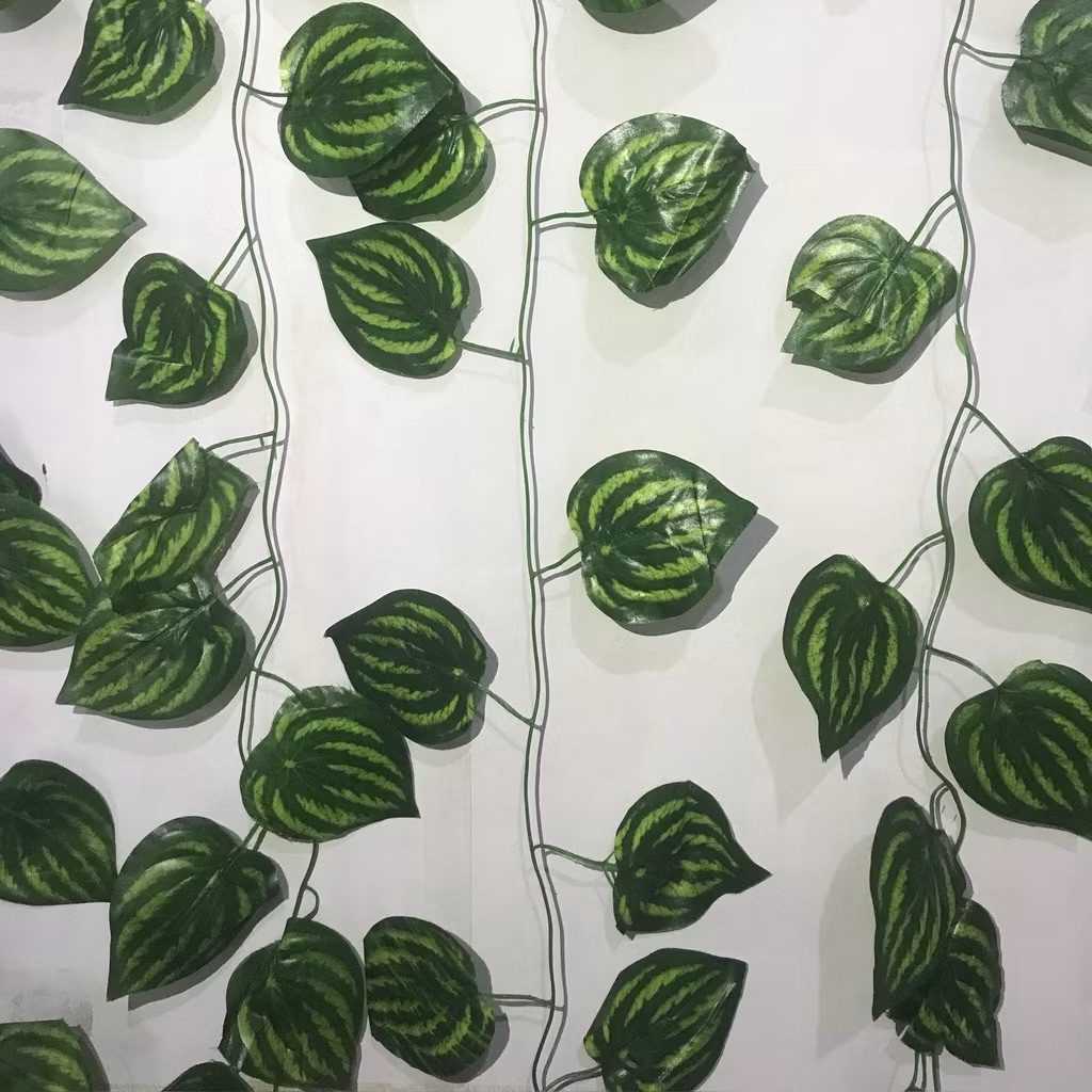 Daun Tanaman Rambat Plastik / Hiasan Pagar Dinding