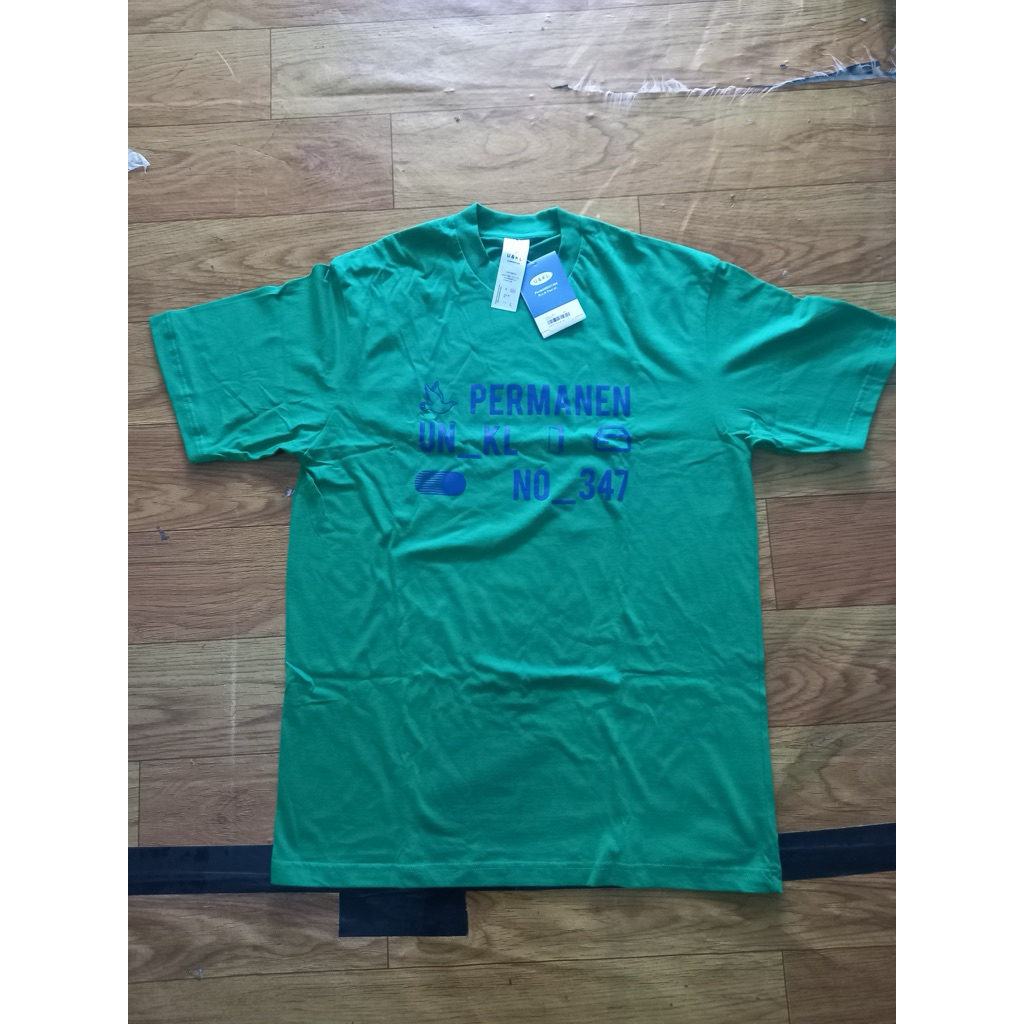 UNKL347 T-Shirt Hijau Original Motif Simpel – Brand New (Unworn)