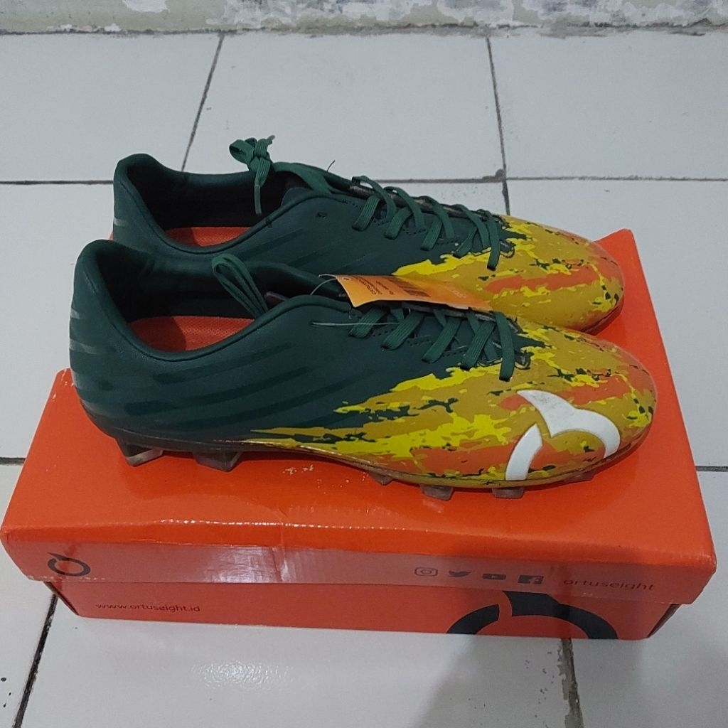 Sepatu bola Ortuseight Catalyst Chimera