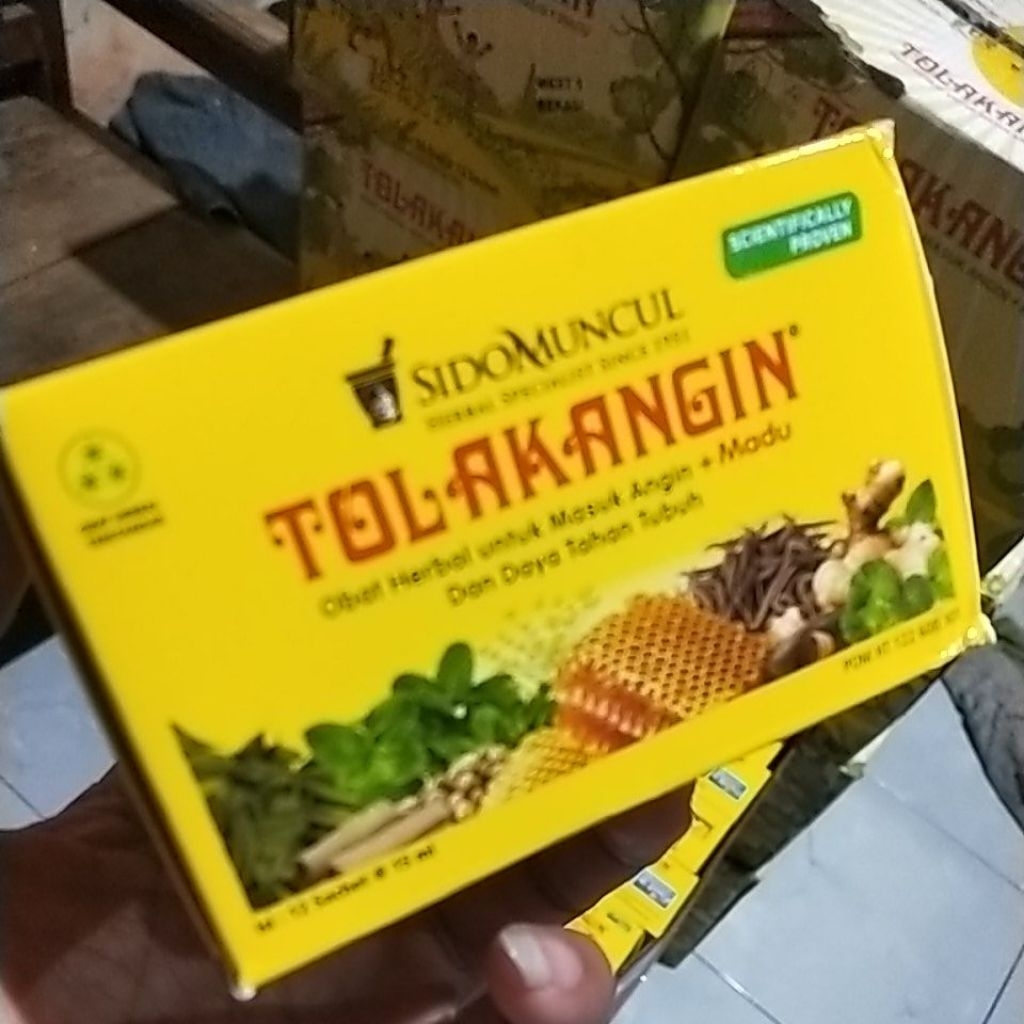 Tolak angin cair satu box isi 12 saset