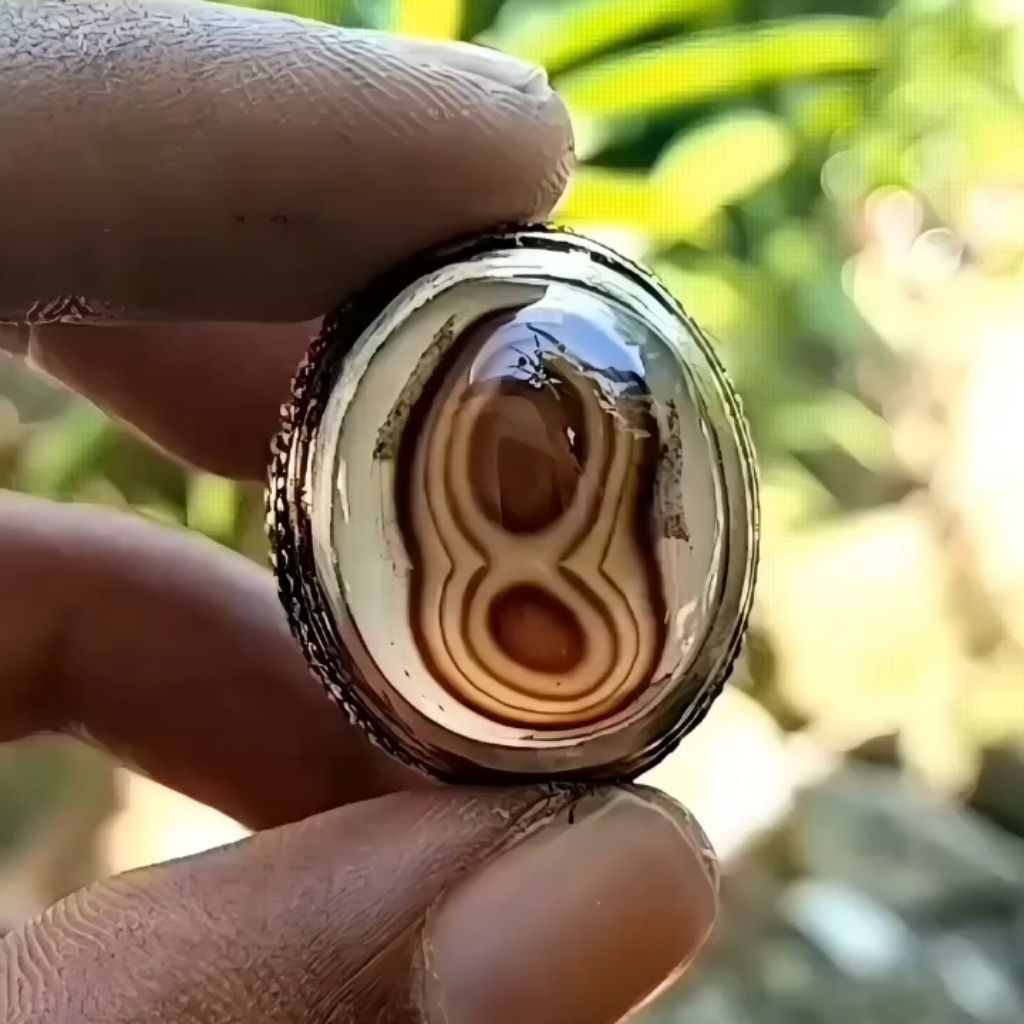 Batu akik Yaman Angka 8 Berukir