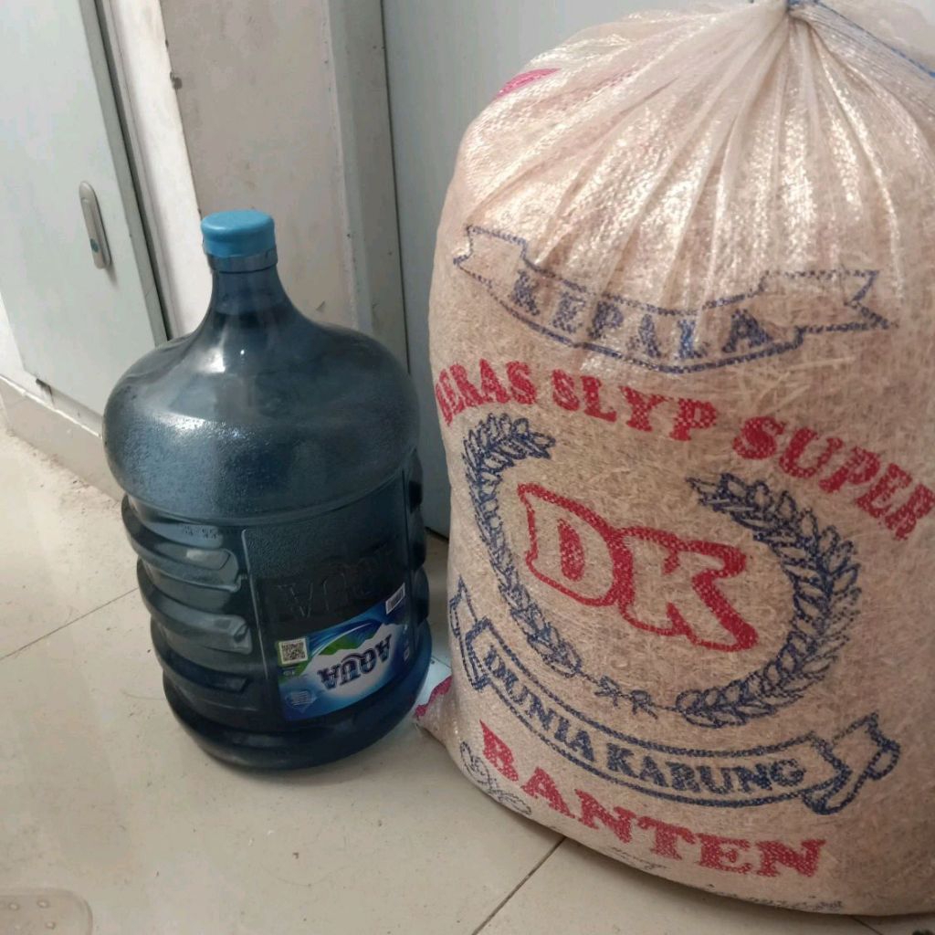 TIDAK PRE ORDER stock ready serbuk kayu karungan ukuran beras 50kg (berat kurleb 5-6 kg)  alas kanda
