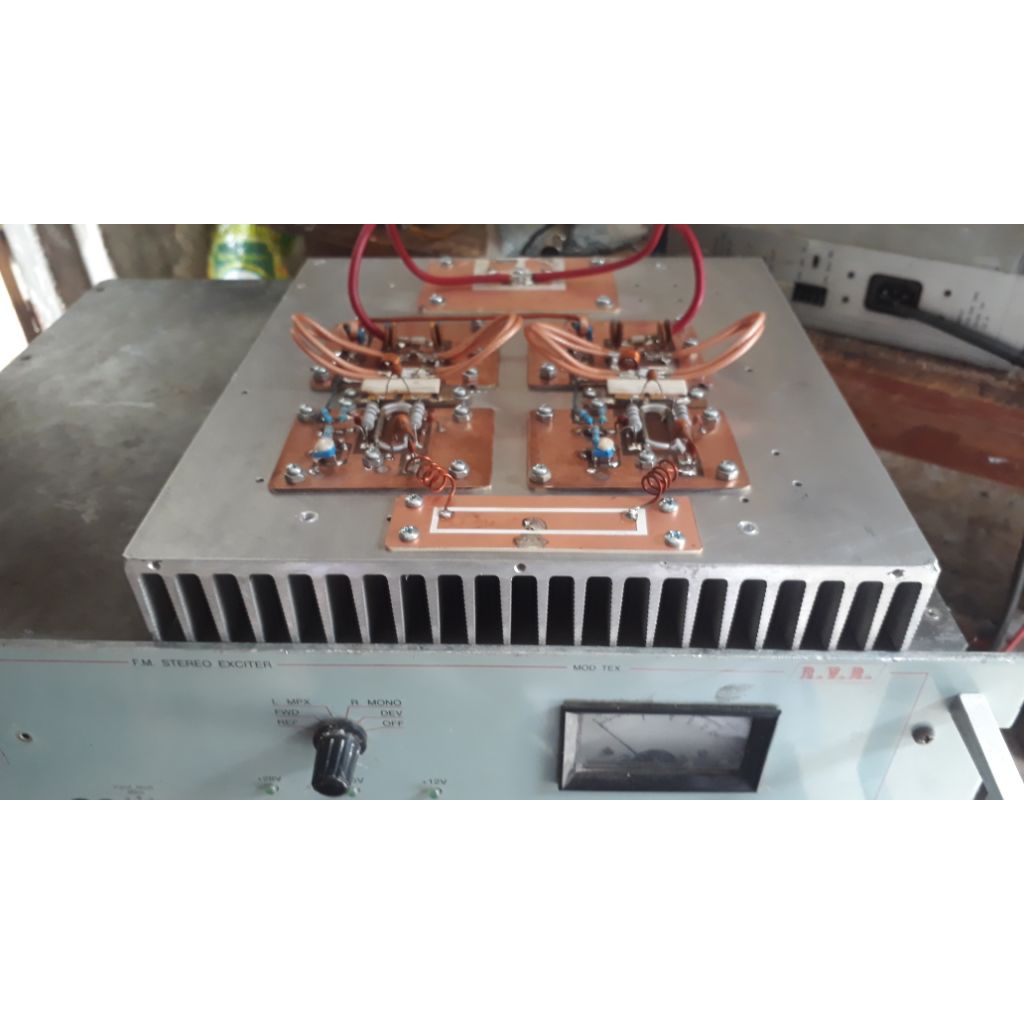Boster fm /vhf 1000 Watt 88-108mhz / 144 mhz