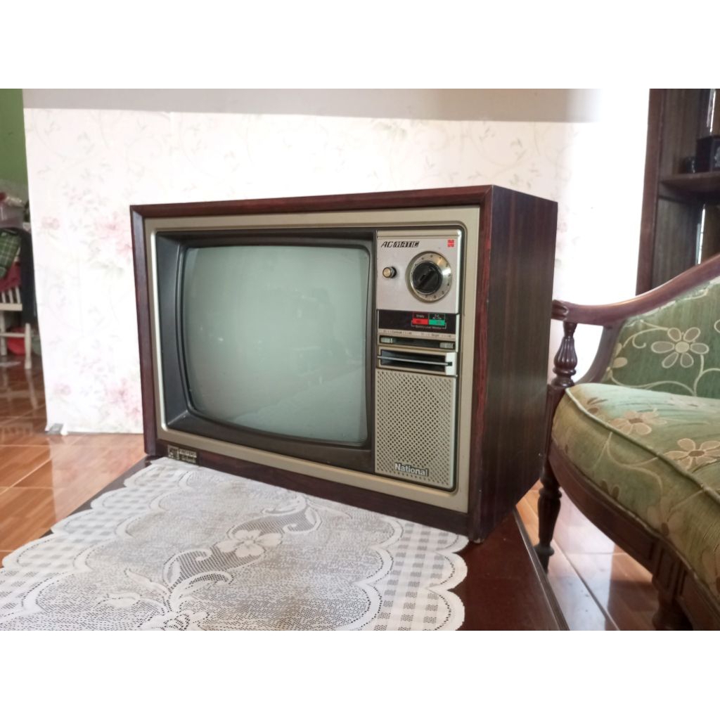 Televisi TV Jadul Vintage Merk NATIONAL Ukuran 14 Inch Vintage Lawas Tua Kuno