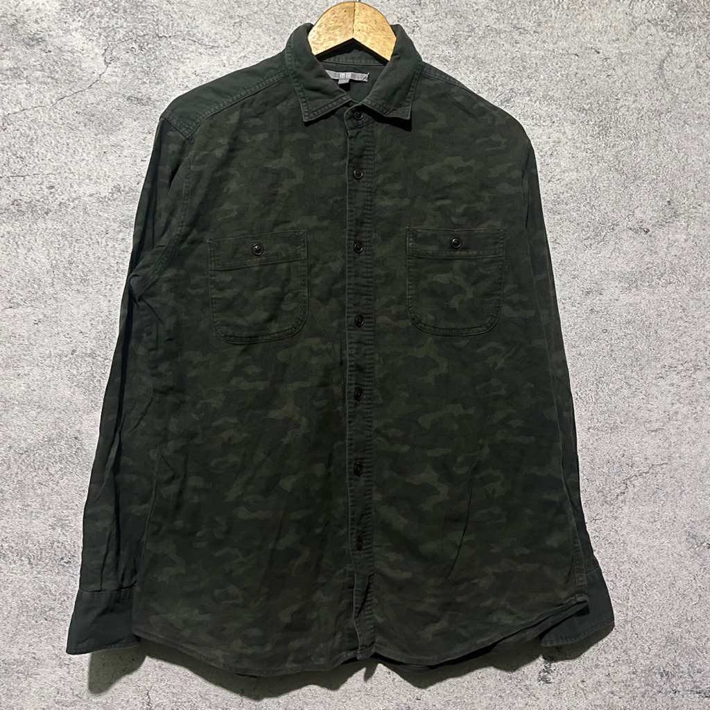 Uniqlo camo kemeja kerja kemeja santai