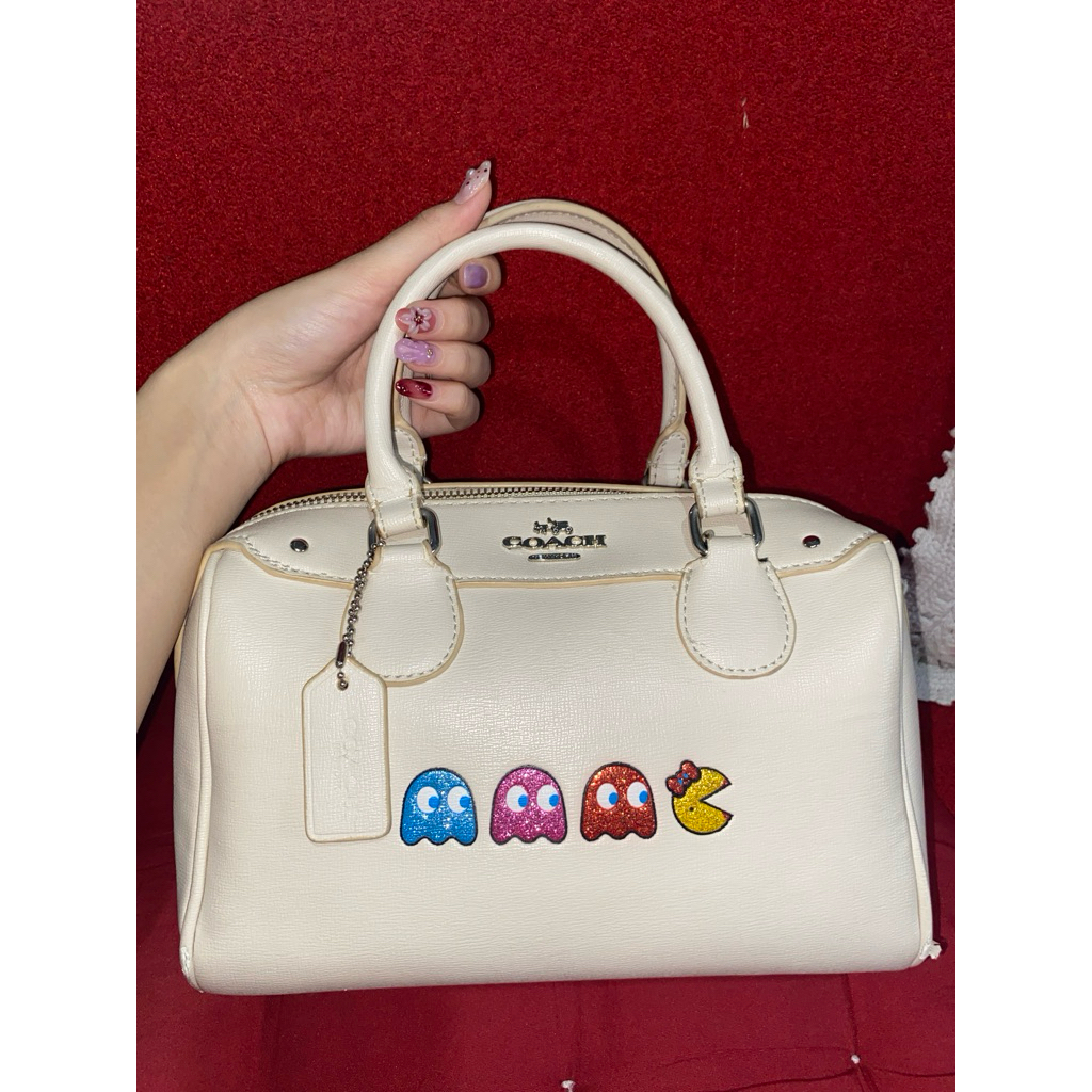 tas coach putih