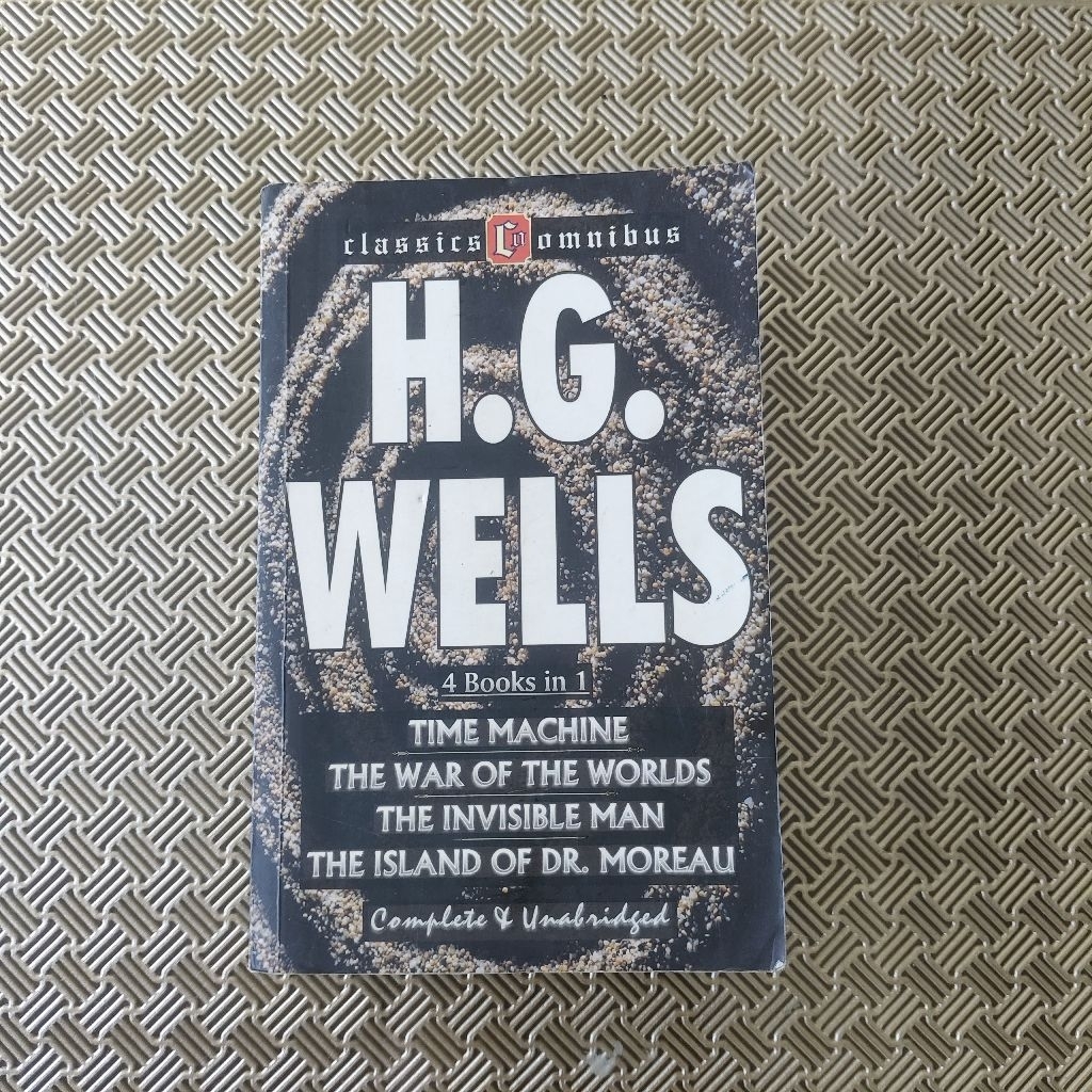 HG Wells Complete & Unabridged Classic Omnibus - Novel Import English Inggris