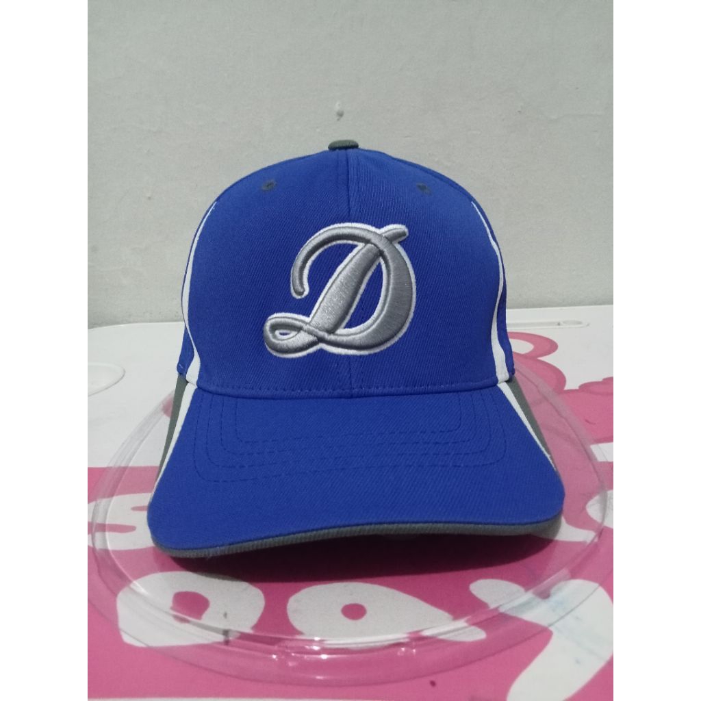 topi caps logo D