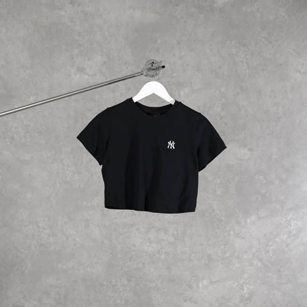 Kaos MLB NY POCKET EMBROIDERY WHITE BLACK CROP TEE 100% ORIGINAL