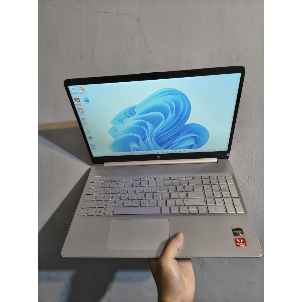 Laptop HP 15-ef087xxx AMD Ryzen 7-3700/12GB/SSD 256 GB/15 Inch Murah