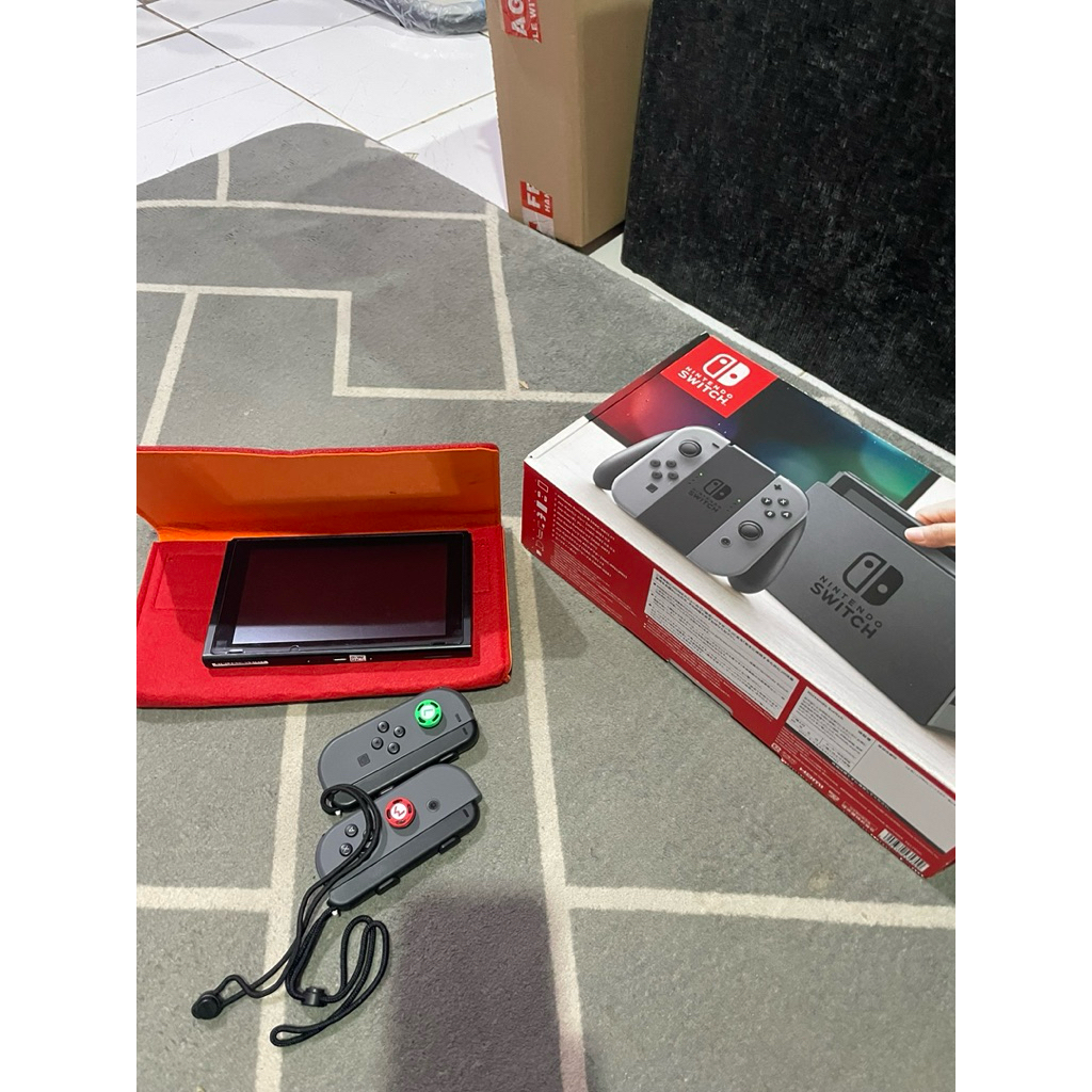 Second (preloved) Nintendo Switch V1 Console Original 128 Gb