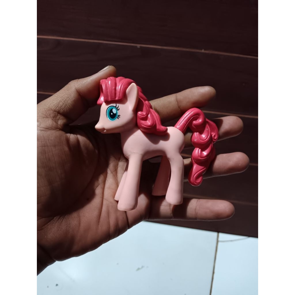 figur kuda pony pink