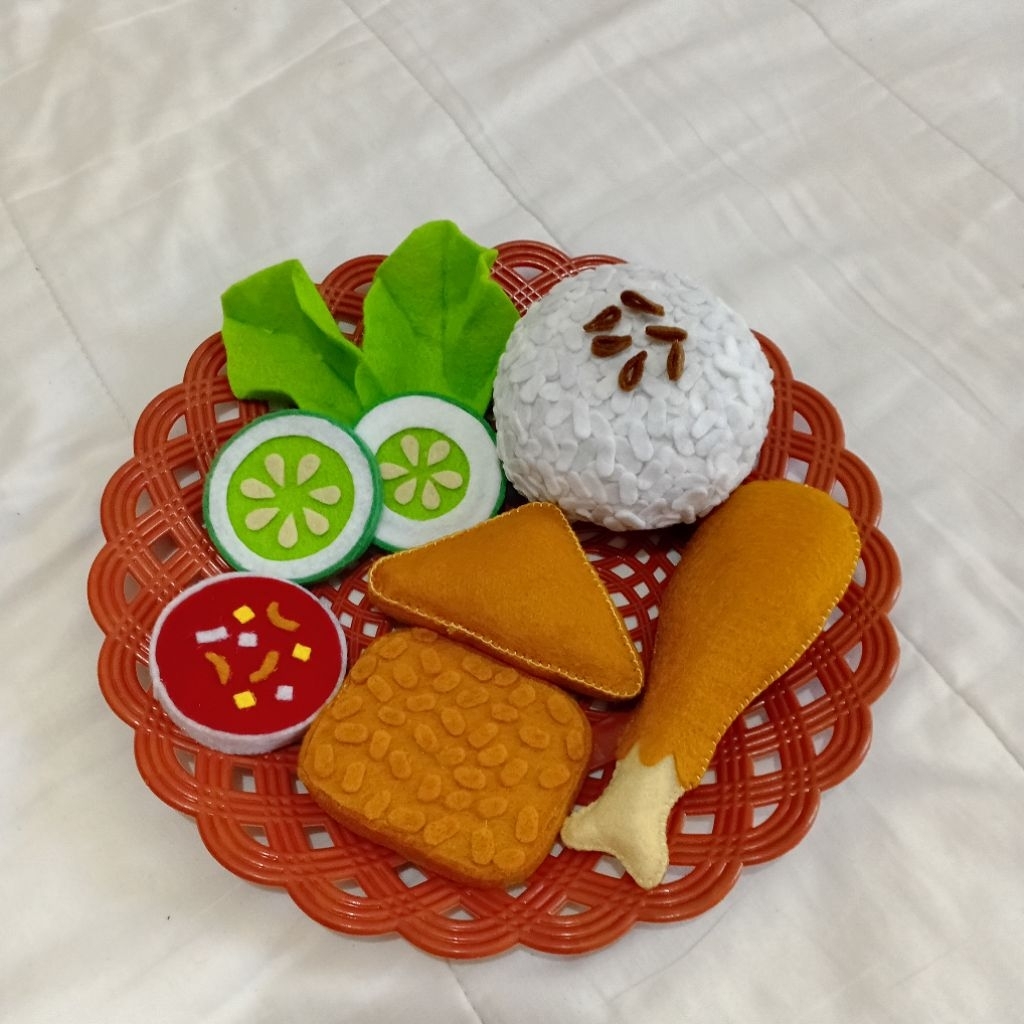 MAINAN EDUKASI /NASI LALAPAN DARI KAIN FLANEL