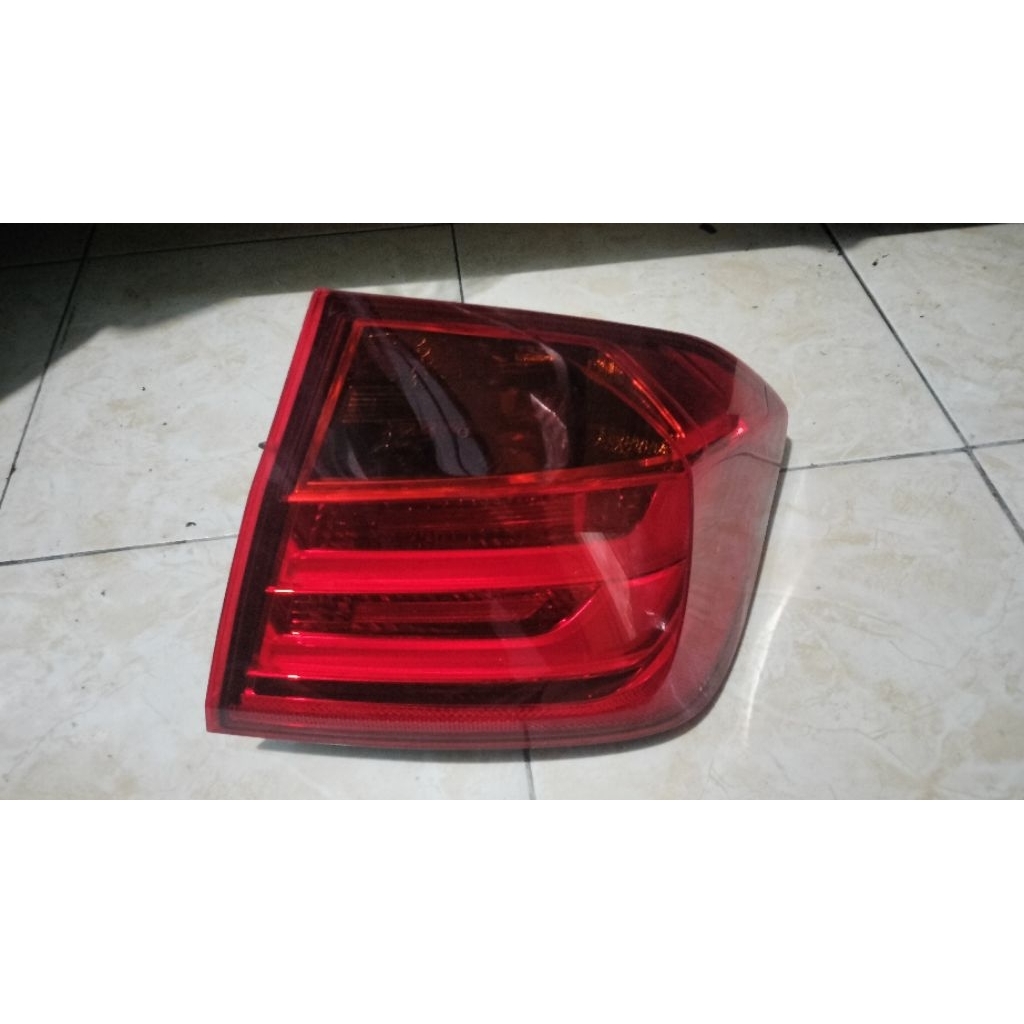 stoplamp lampu belakang BMW F30 pre lci kanan original