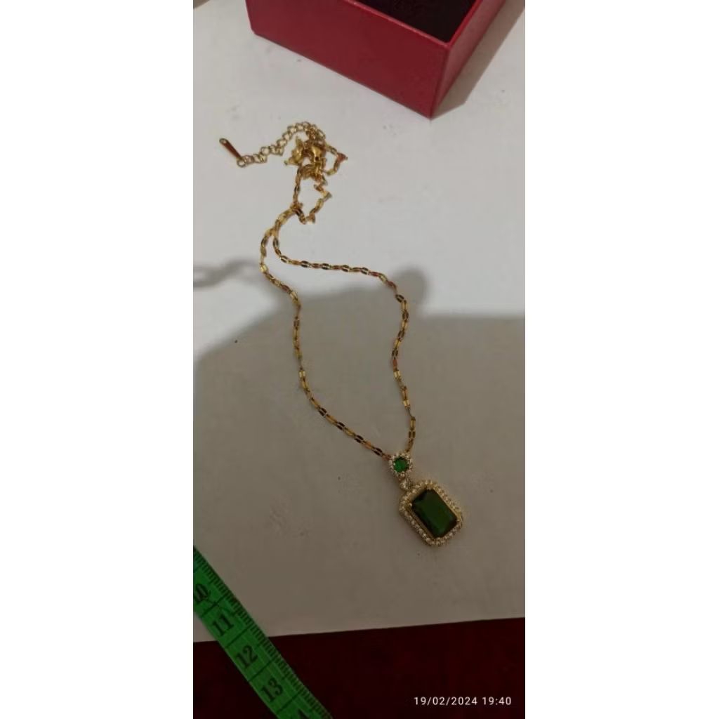 kalung titanium liontin giok