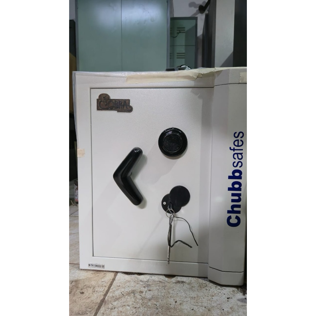 Brankas merk Chubb Cobra eksekutif size II