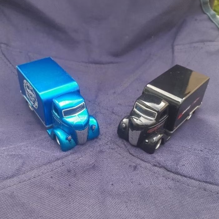 Jada 1947 Ford Coe Truck Junk Black & Blue