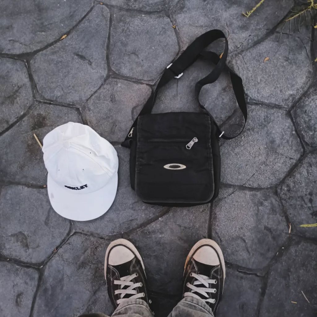 TOPI OAKLEY