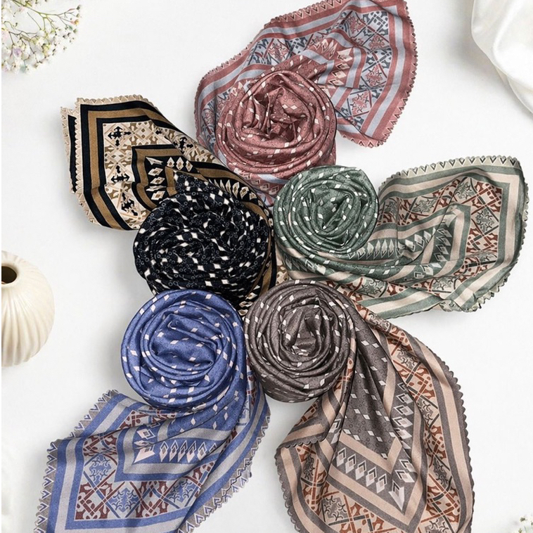 NURPEYSE-HIJAB SEGIEMPAT VOAL SAHARA MOTIF BY KAYLA/Segiempat Premium/Hijab Voal Adem/Premium