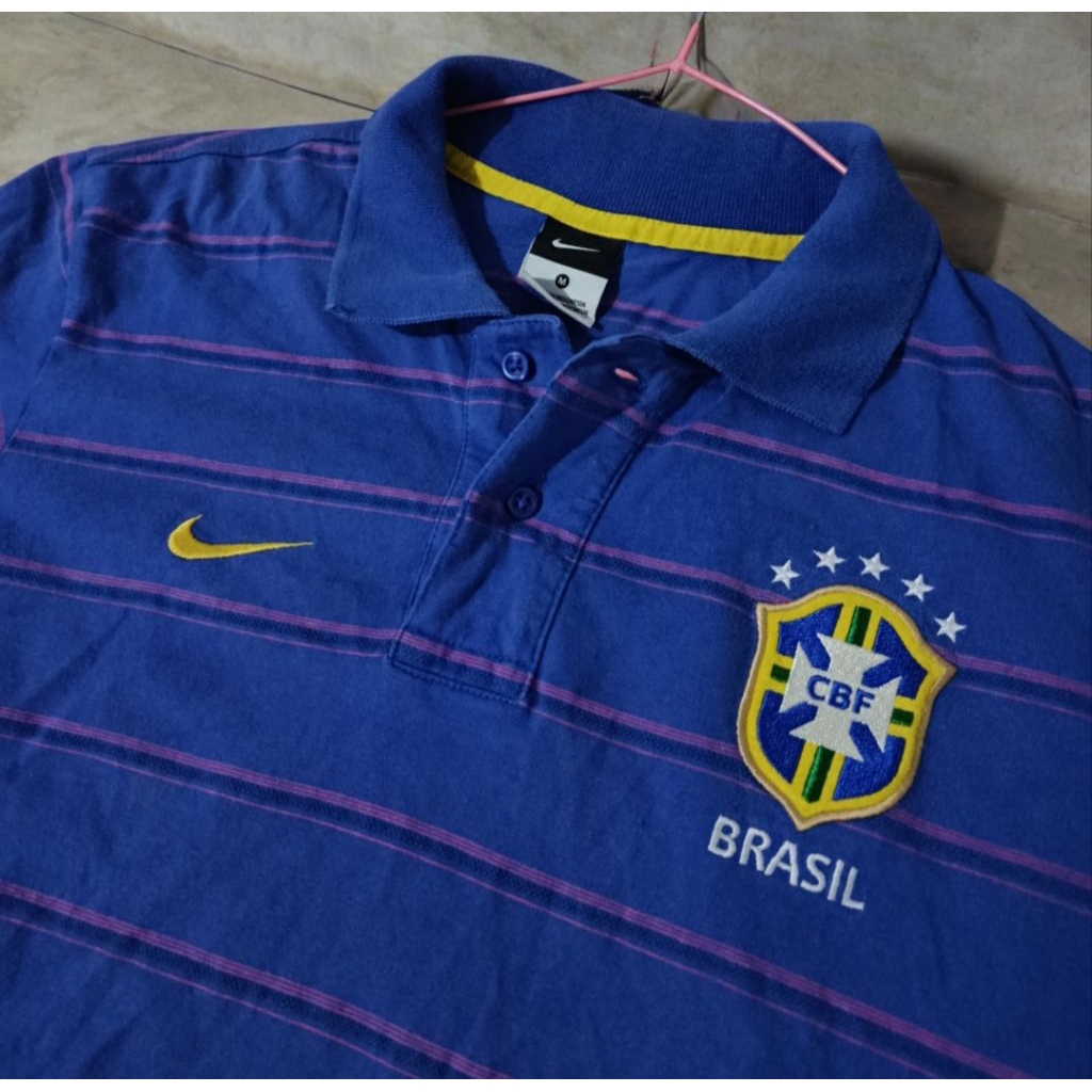 Nike salur brazil kerah
