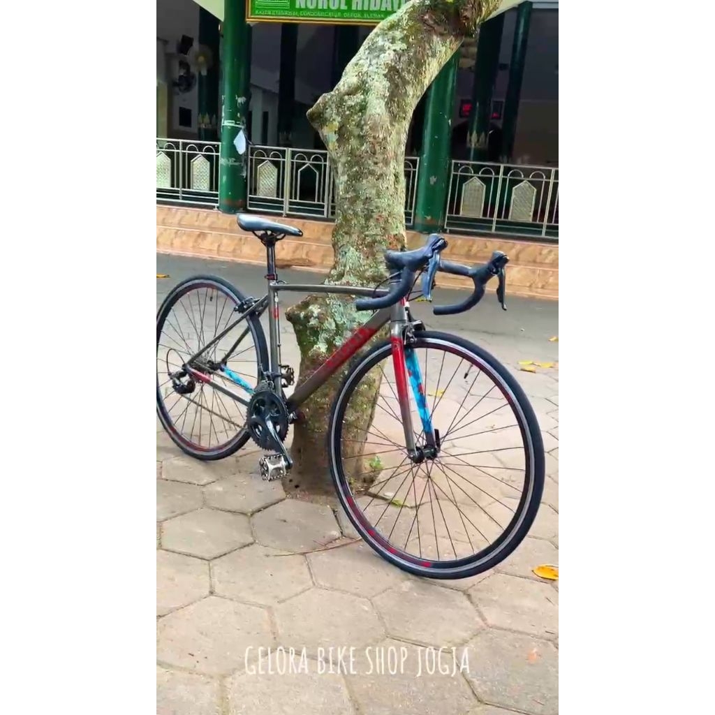 Roadbike polygon strattos s3 2022 size S (sepeda bekas)