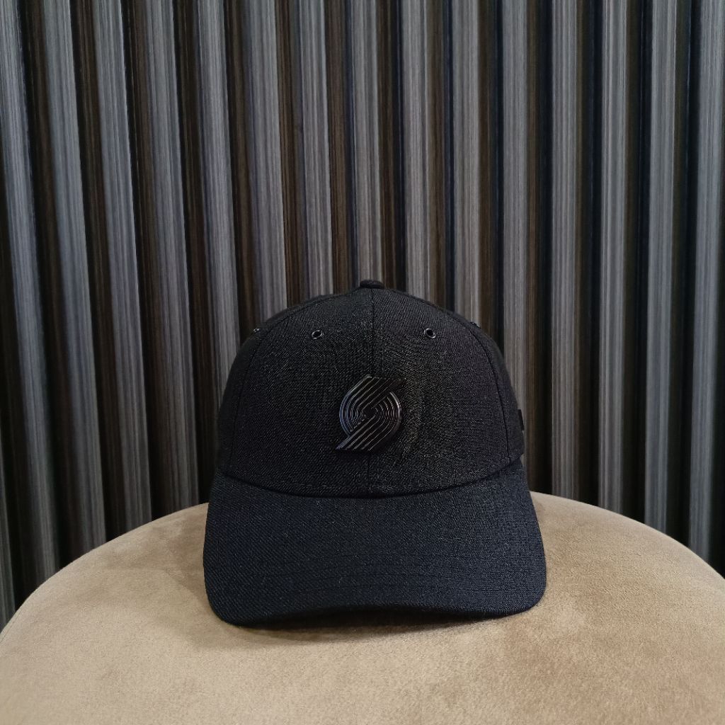 Topi New Era Full Black Tag x NBA Portland Trail Blazers