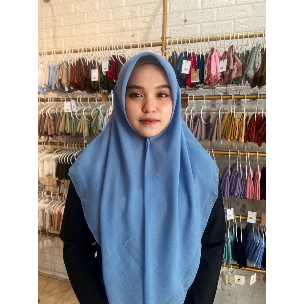 Hijab Segiempat Paris Jadul Metal Logo Azara plat logo Pouch